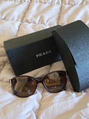 💯 Authentic PRADA SUNGLASSES